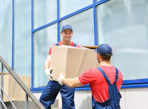 Movers Crystalpalace team preparing a safe house move