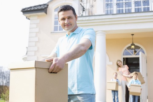 Local movers estimating a household relocation with clear transparent pricing